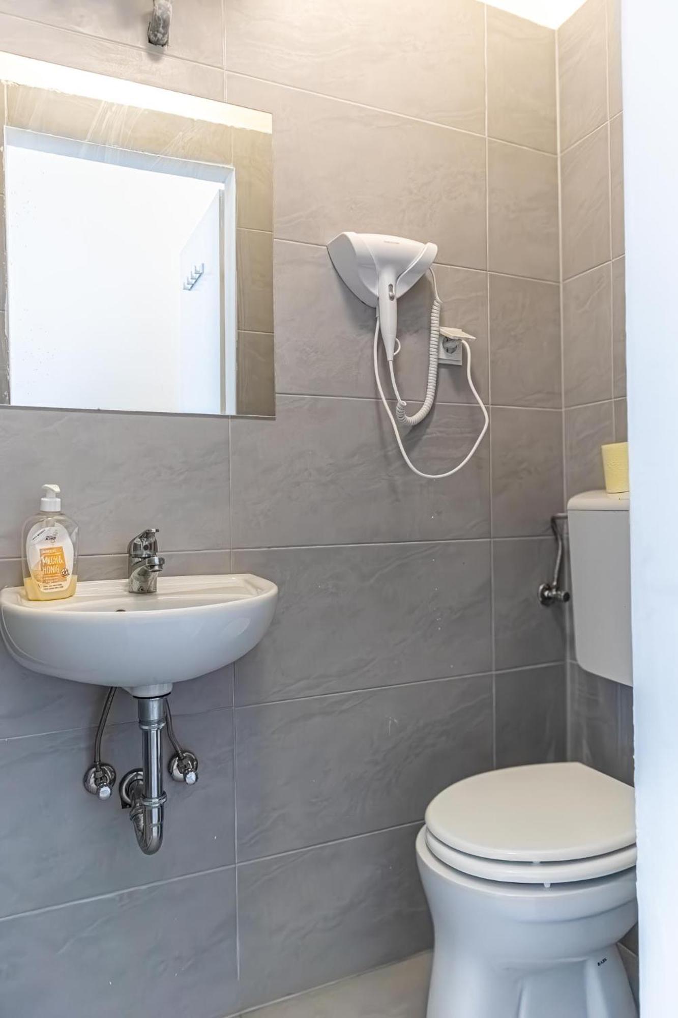 Affordable 1br Located In Wien